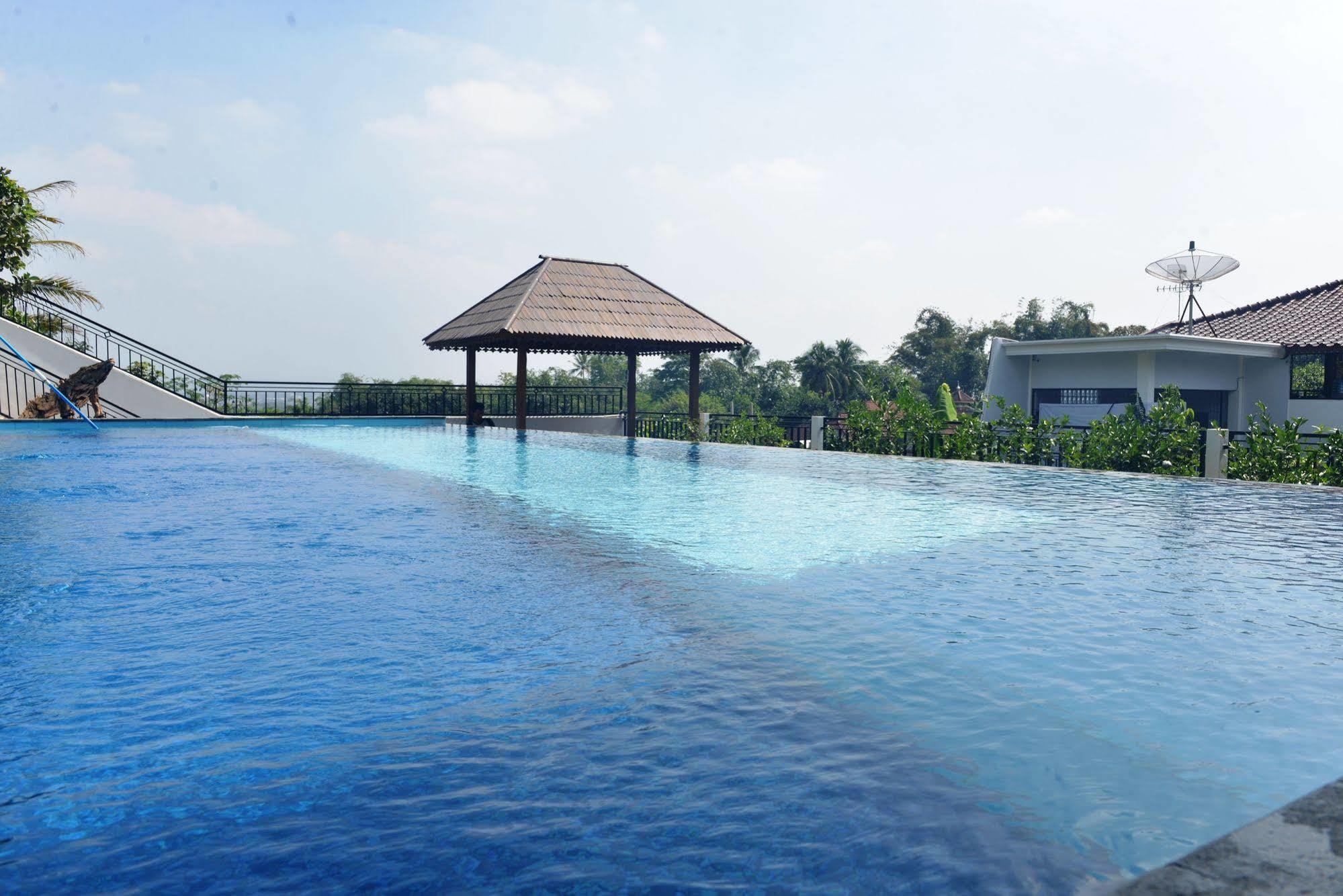 Hotel Malang Hill Syariah Redpartner Exterior foto